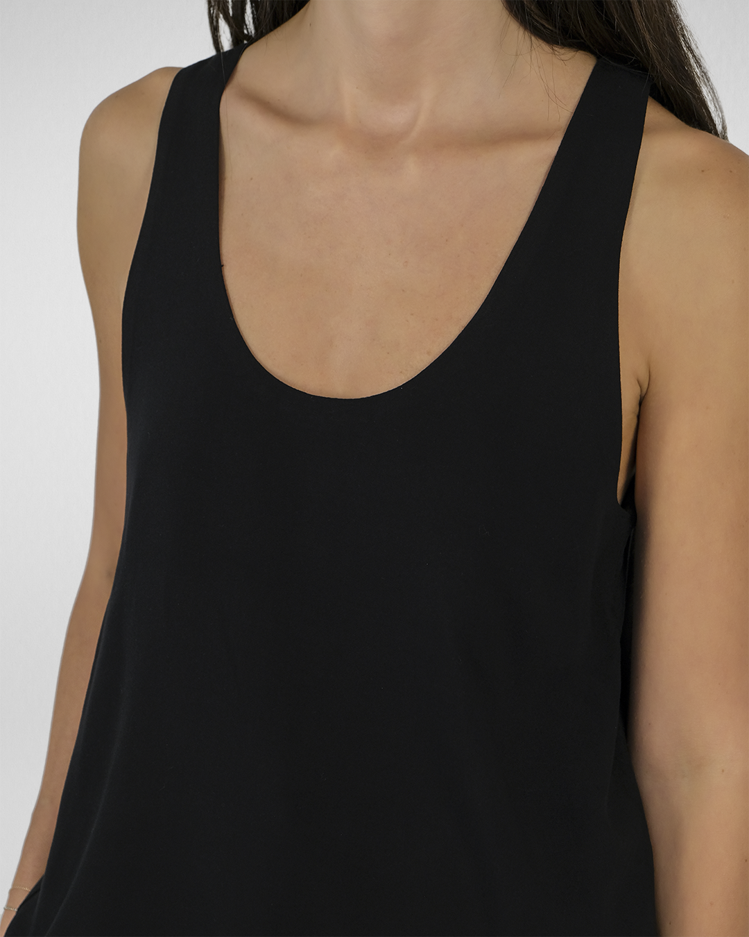 U Yakalı Dökümlü Atlet, Siyah